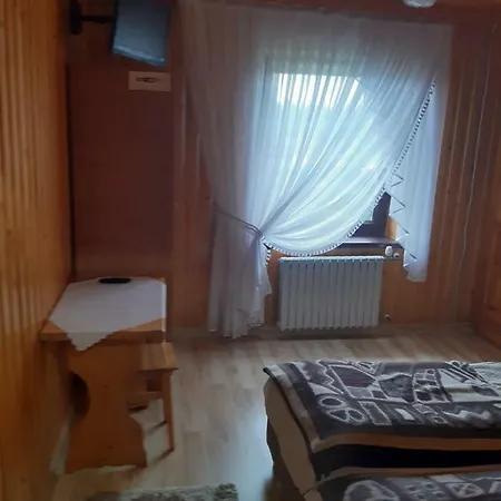 Wypoczynek U Hajnosa Alojamento de Acomodação e Pequeno-almoço 3*